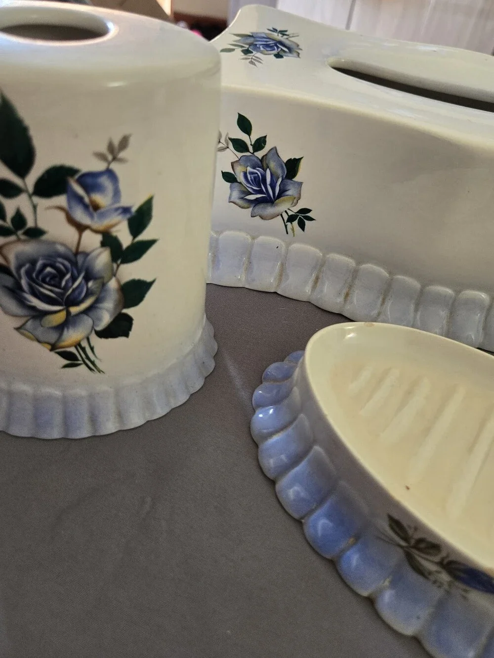 Vintage 1983 Gator Mold Co Ceramic Bathroom Set Blue Cottage Rose 5pc